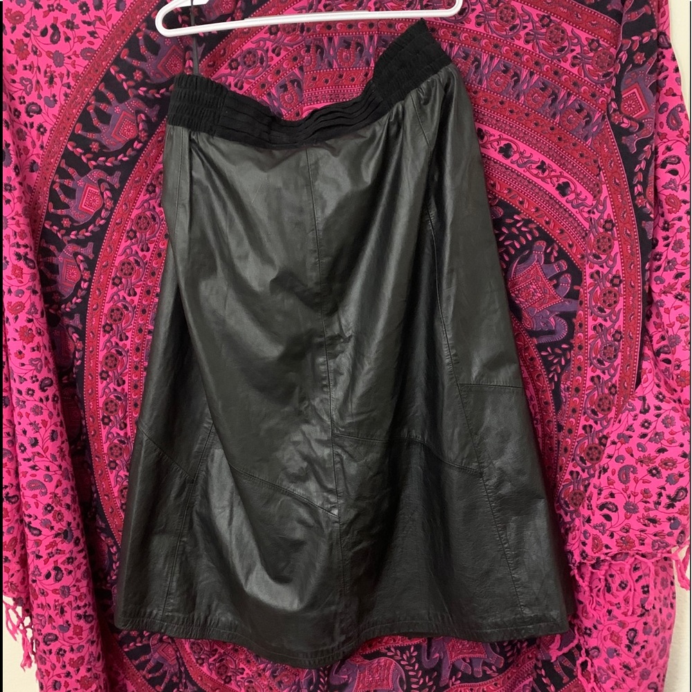GIII black leather skirt